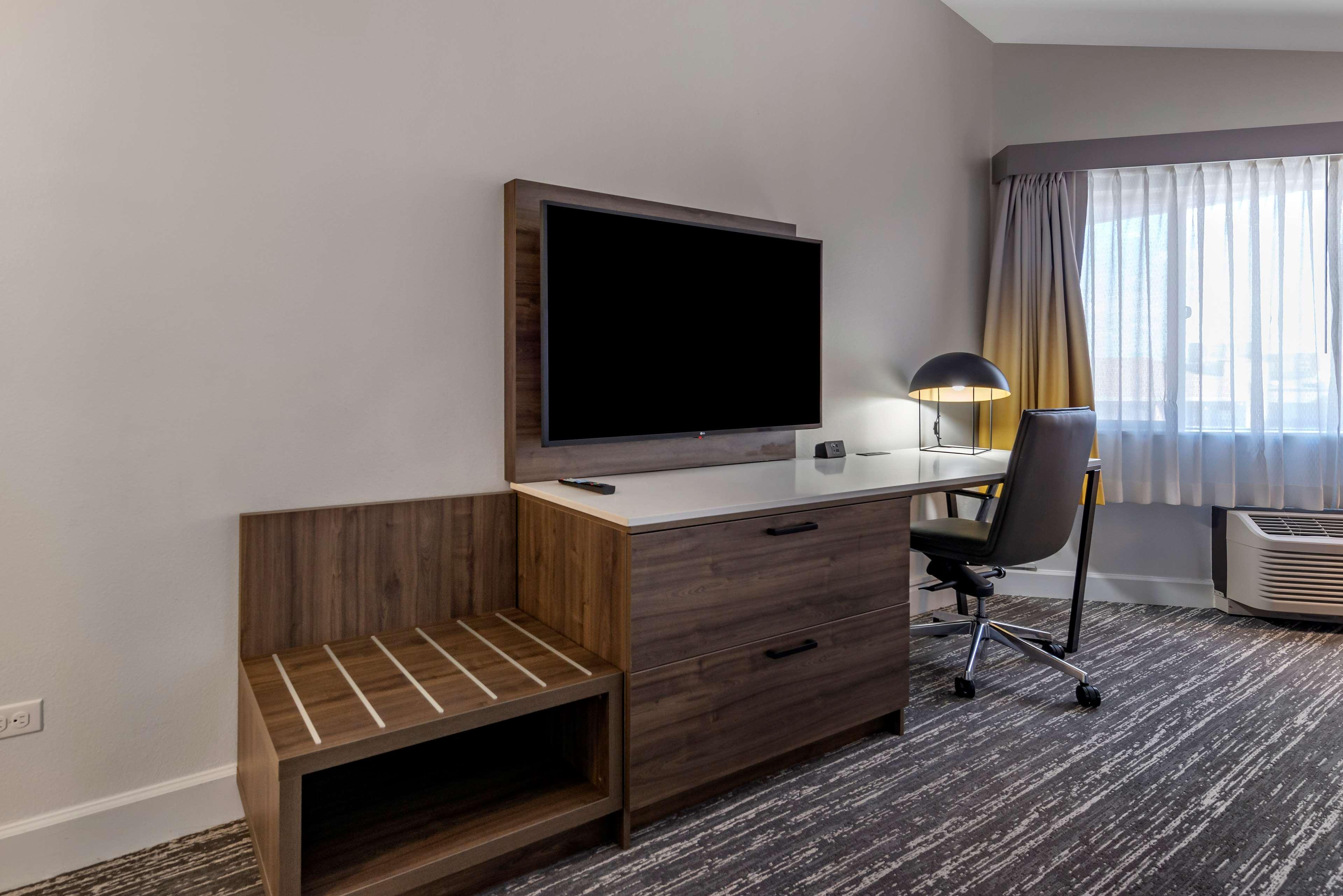 Best Western Premier Denver East Extérieur photo
