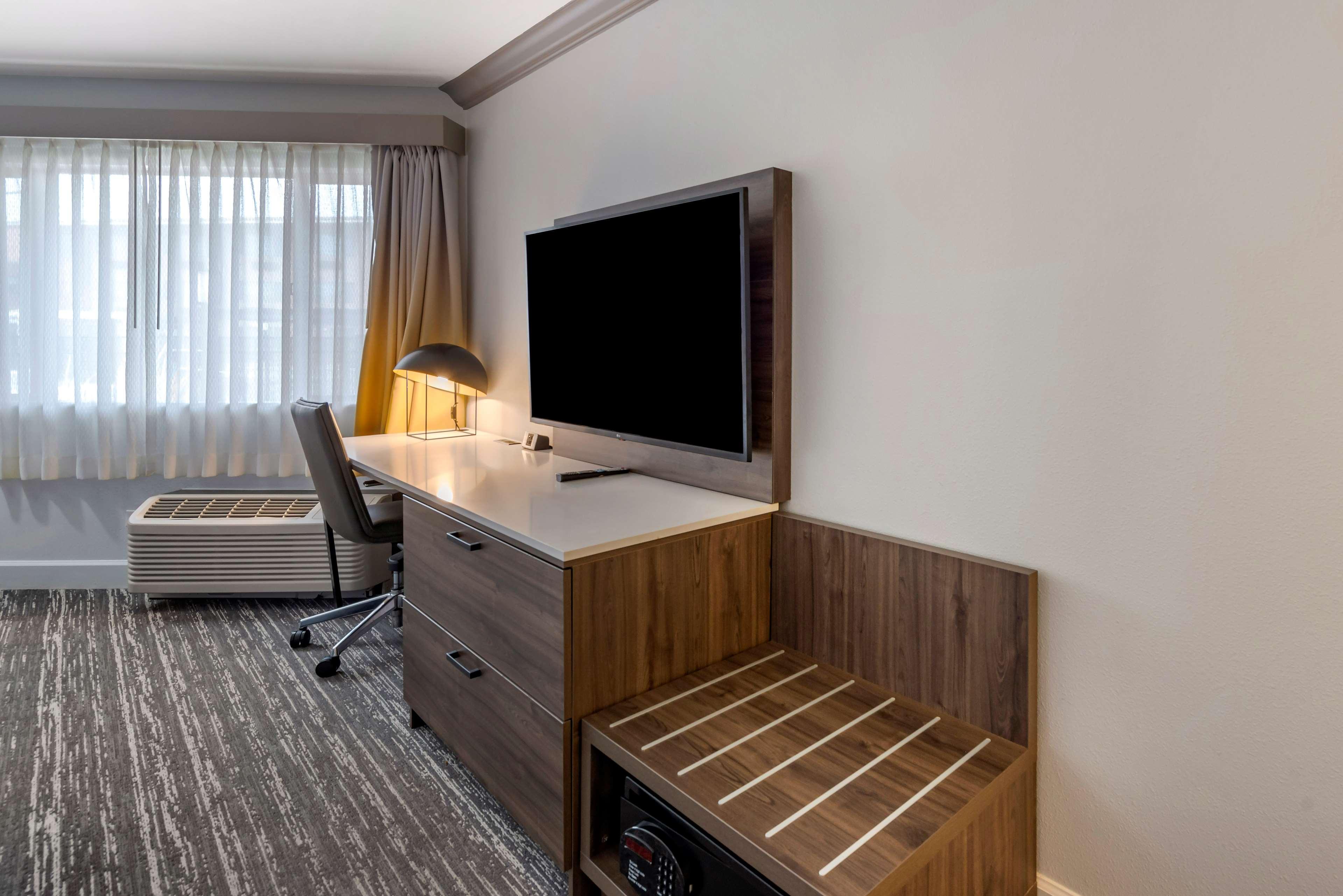 Best Western Premier Denver East Extérieur photo