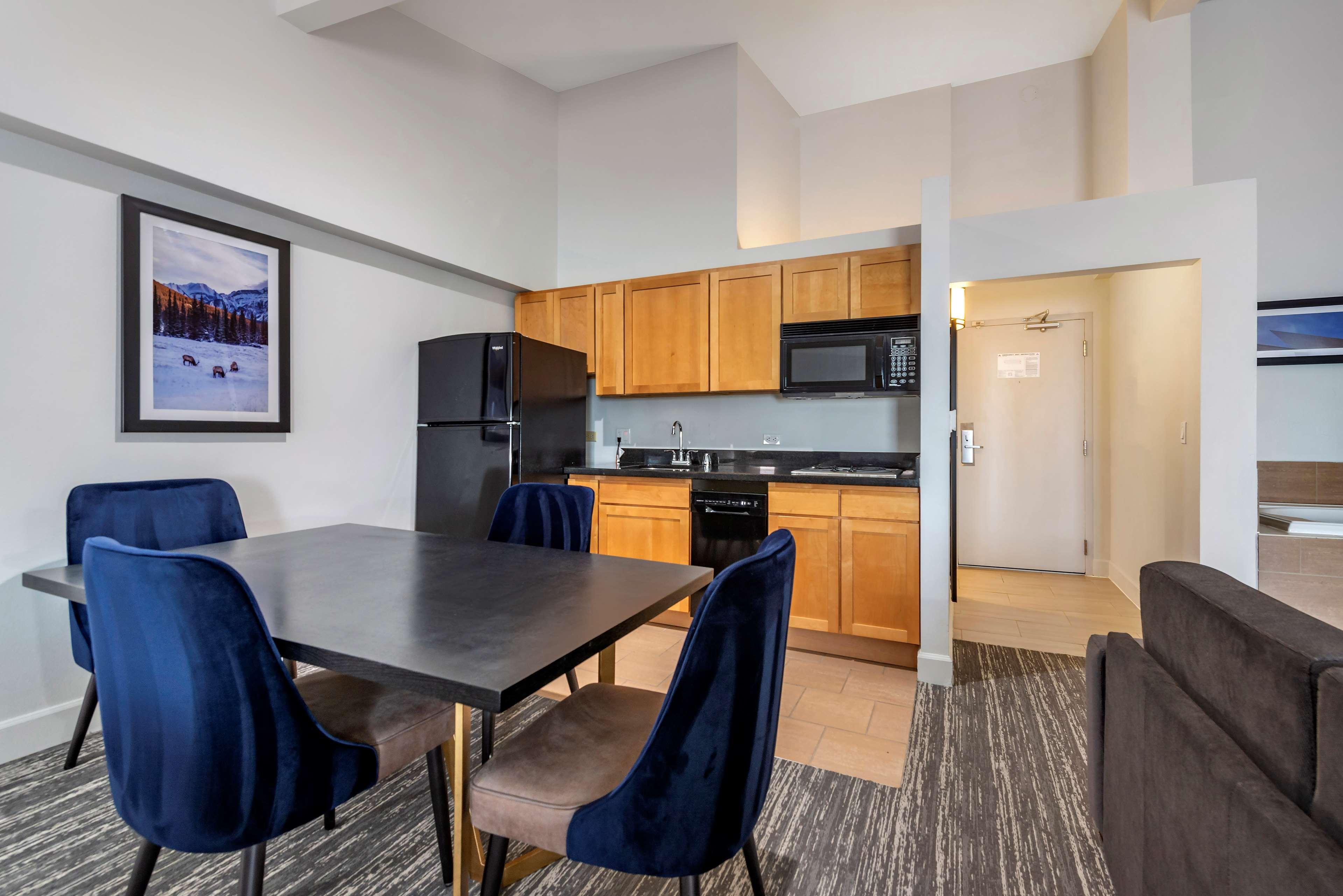 Best Western Premier Denver East Extérieur photo